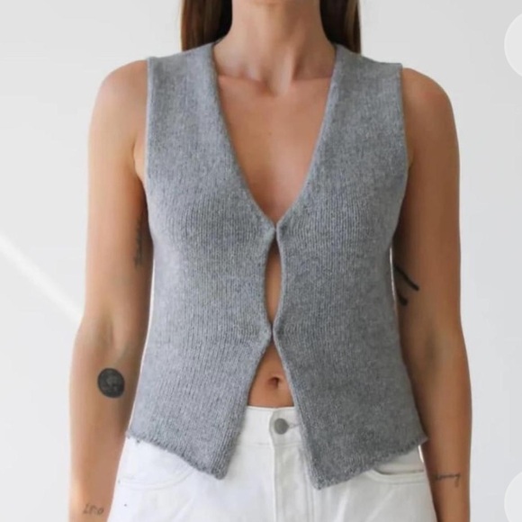 Rumored Tops - Rumored Womens Prince Street Grey Sweater Knit V Neck Top medium